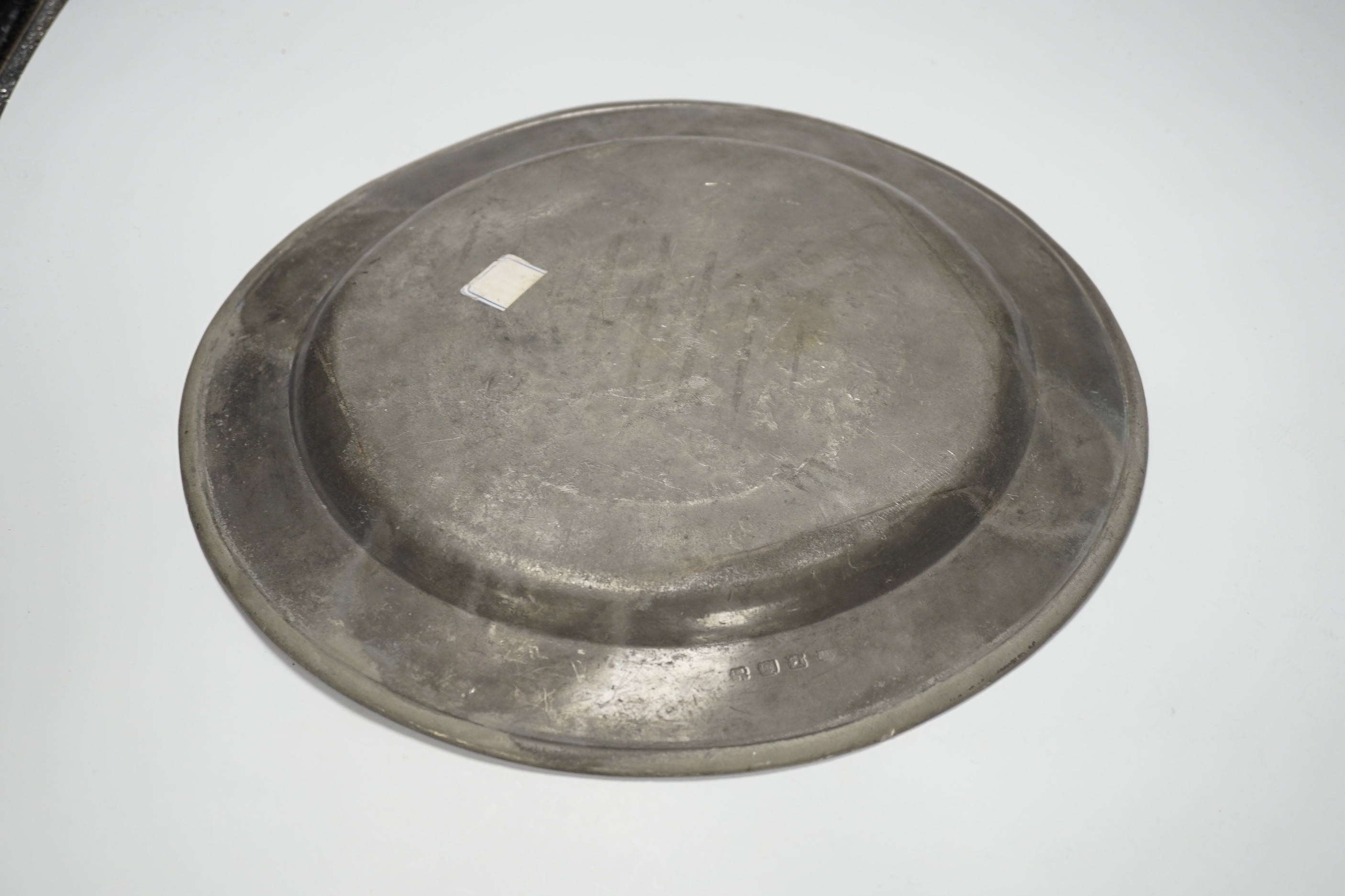 An 18th century pewter armorial charger, 38cm diameter